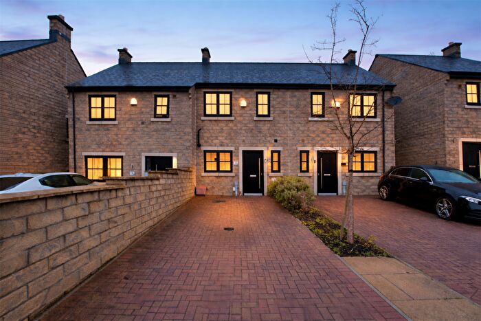 2 Bedroom Terraced House For Sale In Hawkshead Road, Glossop, SK13