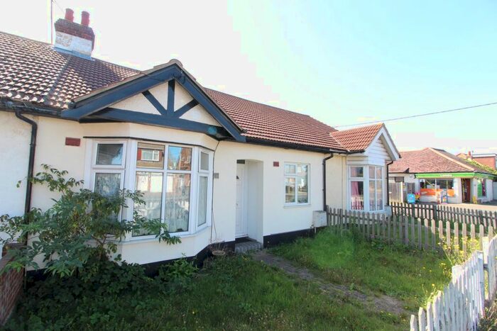 2 Bedroom Terraced Bungalow To Rent In Rectory Road, Rochford, SS4