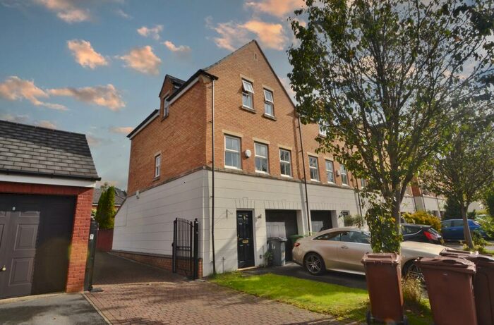 3 Bedroom Town House To Rent In Charnley Drive, Leeds, LS7