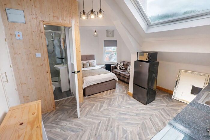 1 Bedroom Studio To Rent In Cardigan Road, Hyde Park, Leeds, LS6