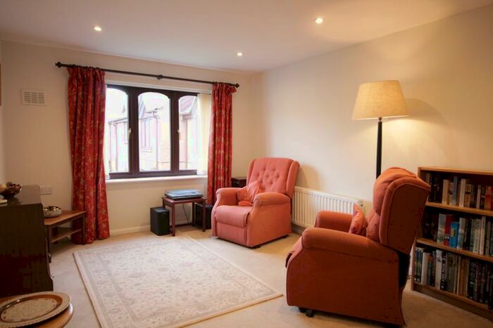 2 Bedroom Retirement Property For Sale In Marshalls Court, Speen, Newbury, RG14