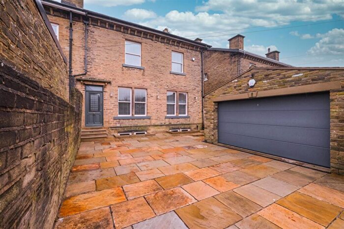 4 Bedroom Character Property For Sale In Whitehall Villas, Halifax, HX3