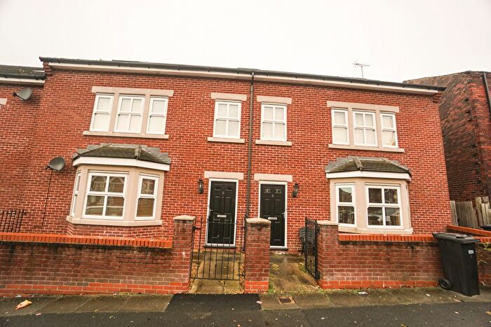 2 Bedroom Flat To Rent In Purlbrook Court, Brownlow Road, Horwich, Bolton, BL6