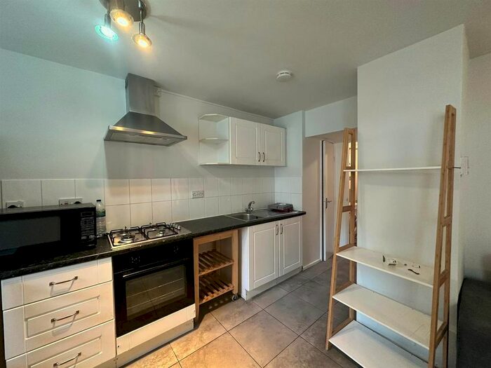4 Bedroom Flat To Rent In De Beauvoir Estate, London, N1