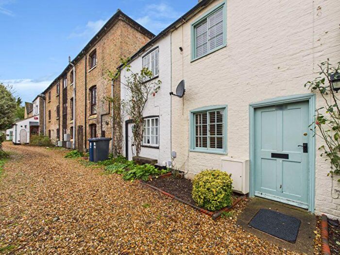 2 Bedroom Cottage To Rent In Church Street, Hemingford Grey, PE28