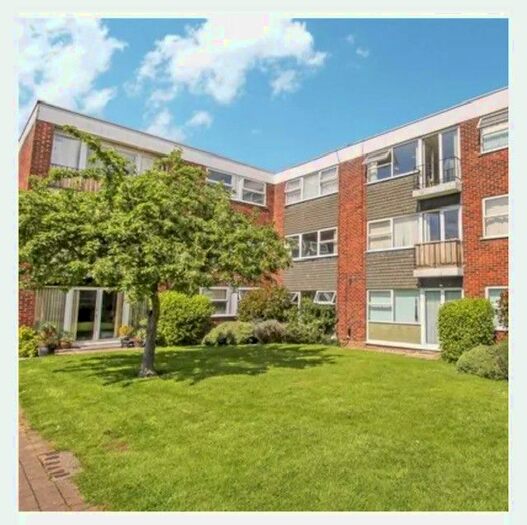 2 Bedroom Flat To Rent In Hutton Road, Shenfield, Essex, CM15