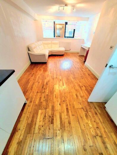 1 Bedroom Flat To Rent In Snakes Lane East, Woodford Green, IG8