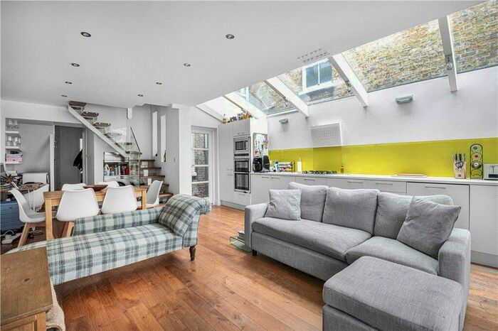 3 Bedroom Apartment To Rent In Brook Drive, London, SE11