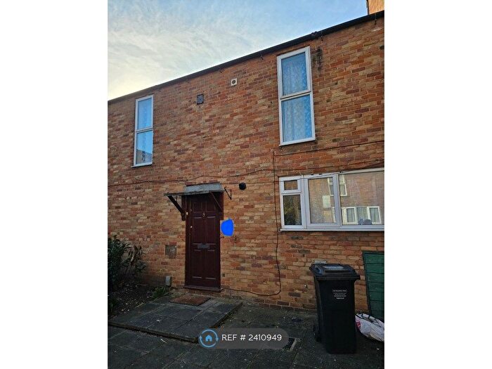 3 Bedroom Terraced House To Rent In Crosse Courts, Basildon, SS15