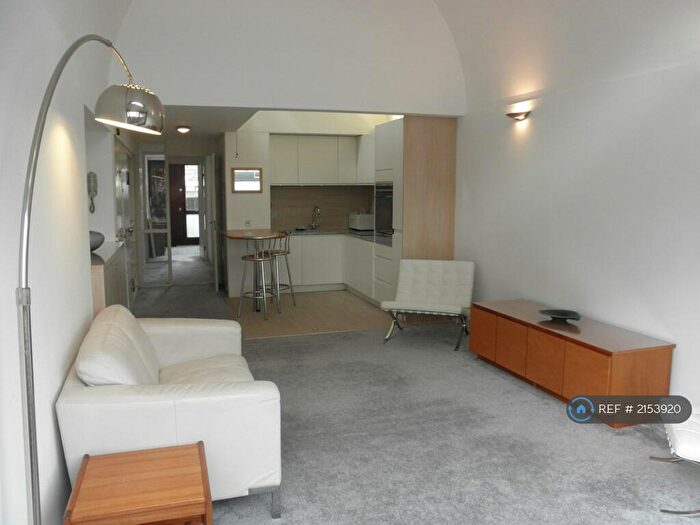 1 Bedroom Penthouse To Rent In Barbican, City Of London, EC2Y