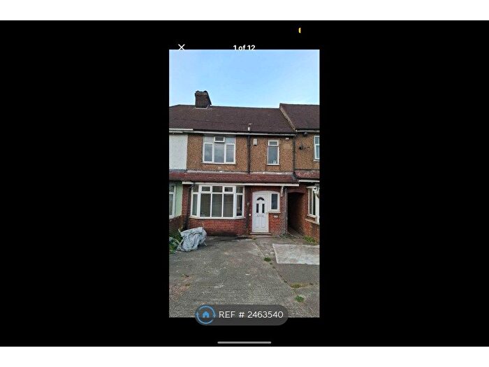 3 Bedroom Semi-Detached House To Rent In Poynters Road, Luton, LU4
