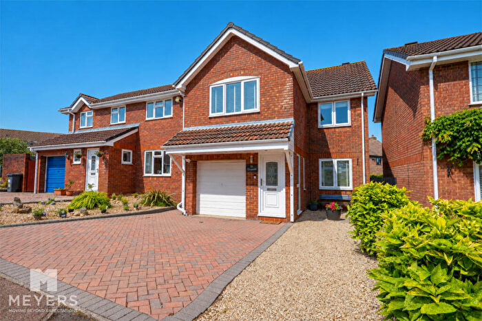4 Bedroom Detached House For Sale In Springvale Avenue, Bournemouth, BH7