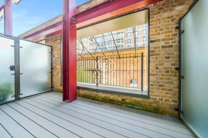 3 Bedroom Apartment To Rent In Windsor Square, Royal Arsenal Riverside, London, SE18