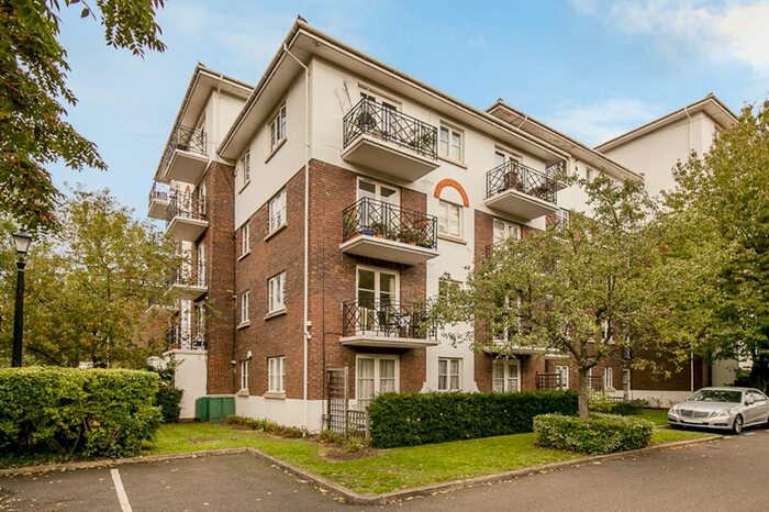 2 Bedroom Flat To Rent In Brompton Park Crescent, London, SW6
