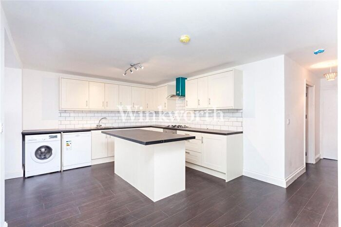 2 Bedroom Flat To Rent In Hamilton Road, London, NW11