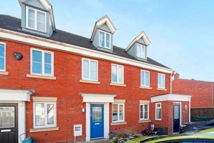 3 Bedroom Property To Rent In Siskin Drive, Cheltenham, GL51