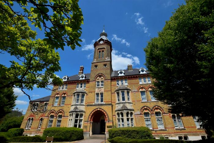 2 Bedroom Flat For Sale In Alexandra Court, The Reeds Estate, WD24