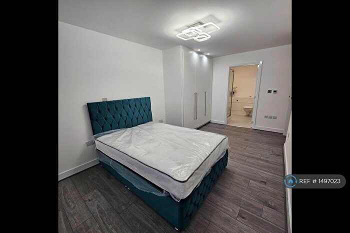 2 Bedroom Flat To Rent In Latitude Court, London, E16
