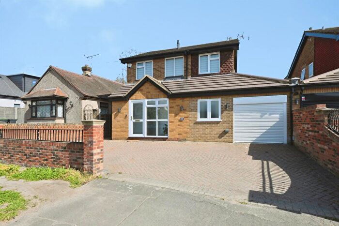 4 Bedroom Detached House For Sale In North Street, Nazeing, Waltham Abbey, EN9
