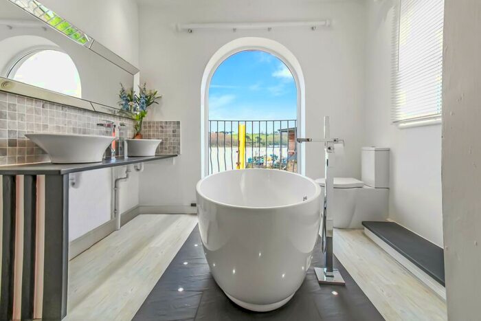 4 Bedroom End Of Terrace House For Sale In Hubbastone Road, Appledore, Bideford, EX39