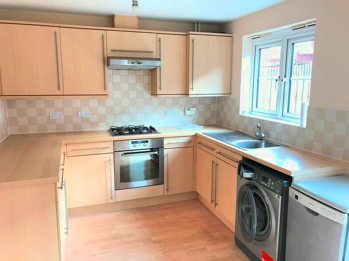 3 Bedroom Property To Rent In Walsingham Place, Exeter, EX2