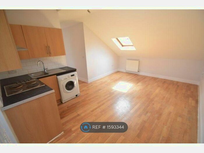 3 Bedroom Flat To Rent In High Street North, Dunstable, LU6