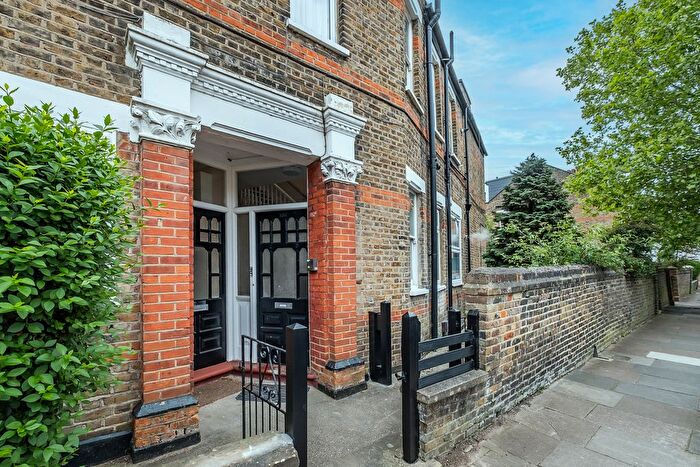 2 Bedroom Flat For Sale In Chamberlayne Road, London, NW10