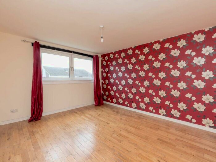 3 Bedroom Flat To Rent In Calder Court, Sighthill, Edinburgh, EH11