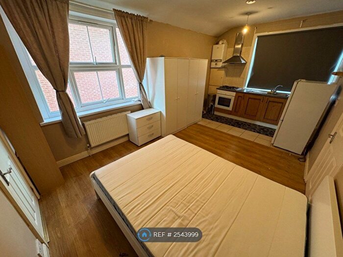 Studio To Rent In London Road, Mitcham, CR4