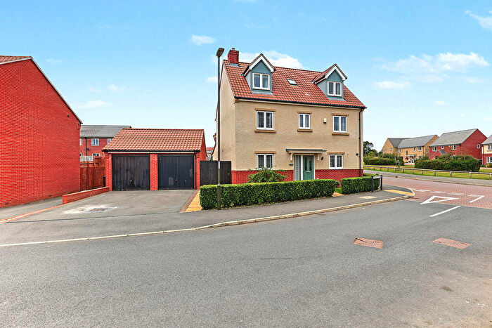 5 Bedroom Detached House For Sale In Caulfield Close, Dunston, Chesterfield, S41