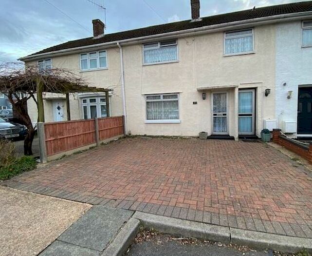 3 Bedroom House Boat To Rent In Ritcroft Street, Hemel Hempstead, HP3
