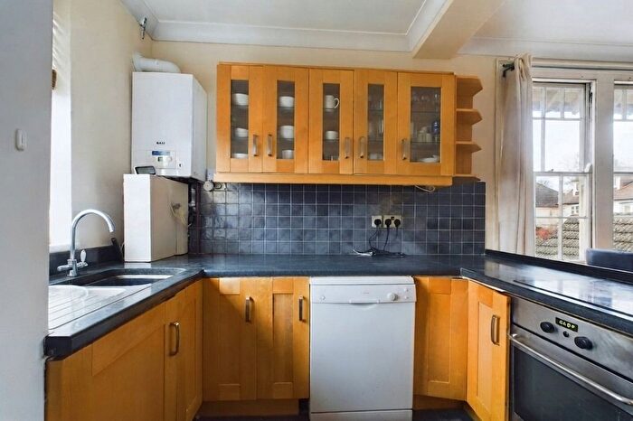 2 Bedroom Maisonette To Rent In Kings Grove, Maidenhead, Berkshire, SL6