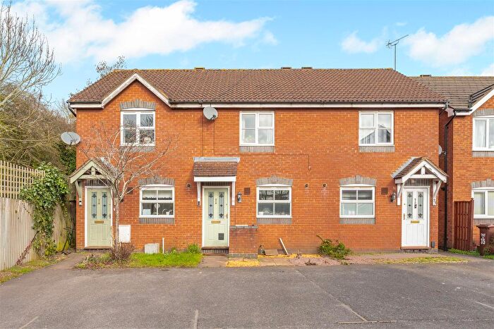 2 Bedroom Terraced House For Sale In Wellington Avenue, Banbury - Ideal For Commuters, OX16