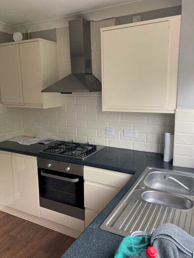 3 Bedroom Semi-Detached House To Rent In Clayfield View, Mexborough, S64