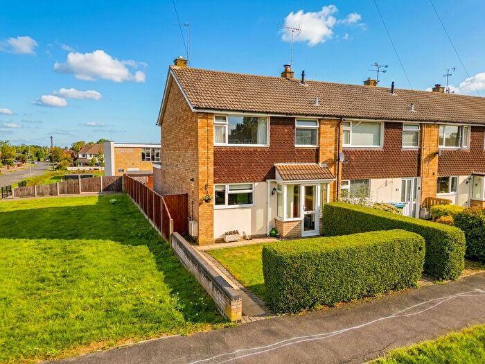 3 Bedroom Terraced House For Sale In Limes Avenue, Aylesbury, HP21