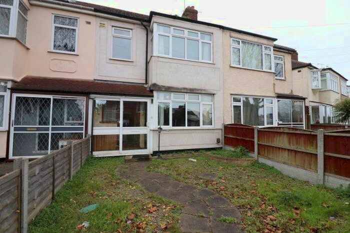 3 Bedroom Property To Rent In South End Road, Rainham, RM13