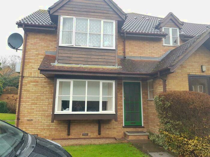 Studio To Rent In Snowdon Drive, Hendon, London, NW9