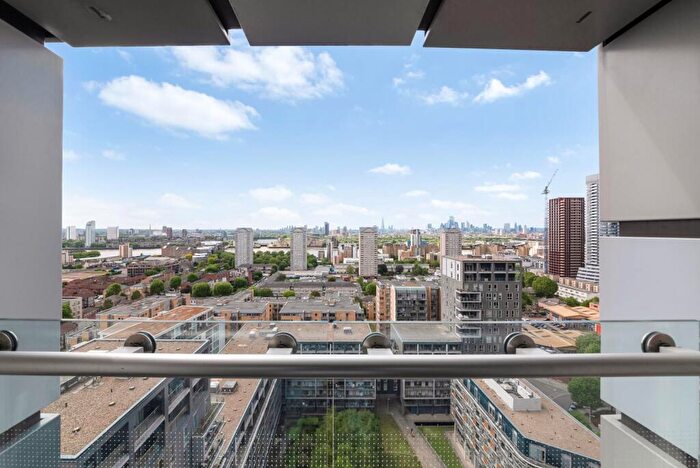 3 Bedroom Apartment For Sale In Duckman Tower, Lincoln Plaza, Canary Wharf, London, E14