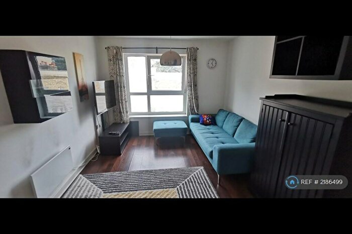 2 Bedroom Flat To Rent In Windmill House, London, E14