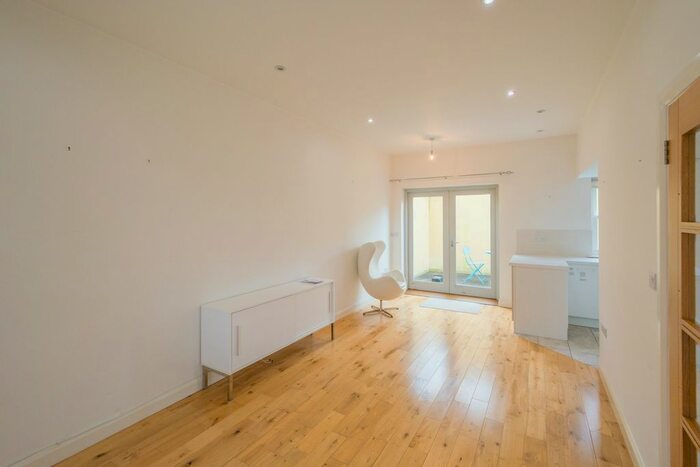 2 Bedroom End Of Terrace House To Rent In Upper East Hayes, Bath, BA1