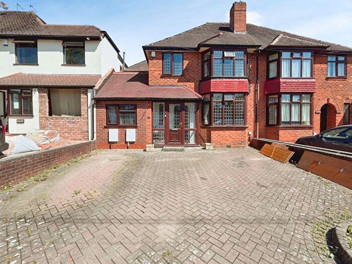 4 Bedroom Semi-Detached House For Sale In Yateley Avenue, Great Barr, Birmingham, B42