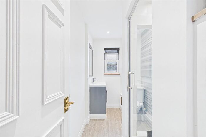 2 Bedroom Flat For Sale In Wellington Terrace, Clifton, BS8