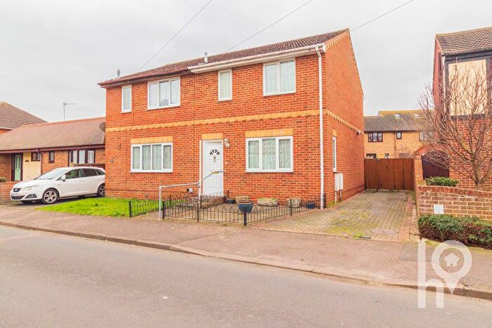 3 Bedroom Semi Detached House For Sale In Sunnyside Avenue, Minster, ME12