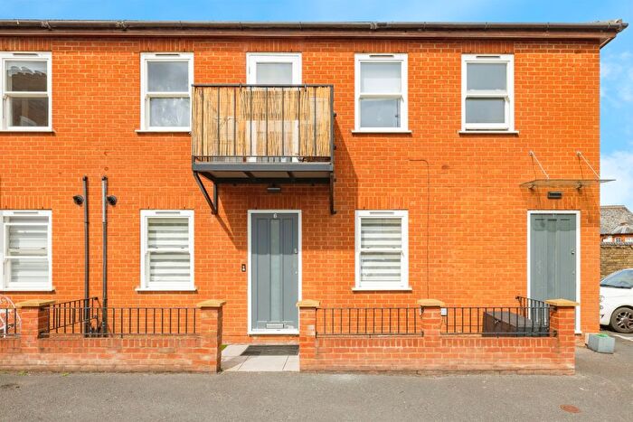 1 Bedroom Flat For Sale In Rudolph Road, Bushey, WD23