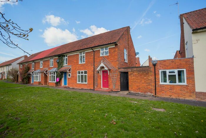 3 Bedroom End Of Terrace House To Rent In Valon Road, Arborfield, Reading, Berkshire, RG2