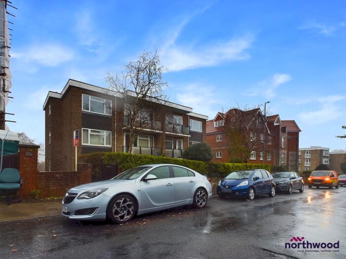 Studio To Rent In Carew Road, Eastbourne, BN21