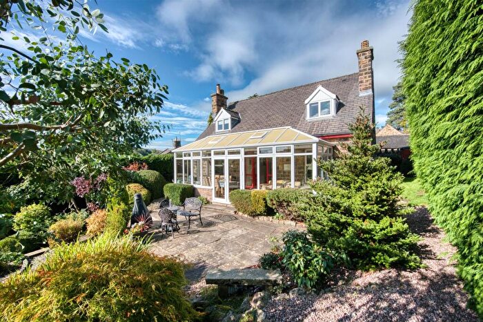 3 Bedroom Detached House For Sale In Dimple Road, Matlock, DE4