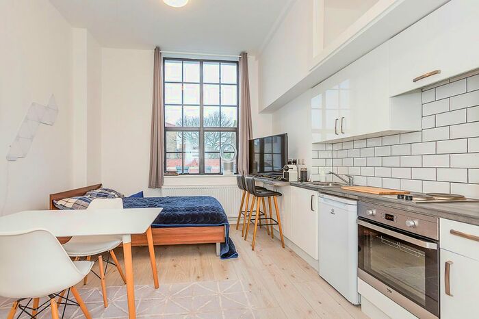 Studio To Rent In Holloway Road, London, N7