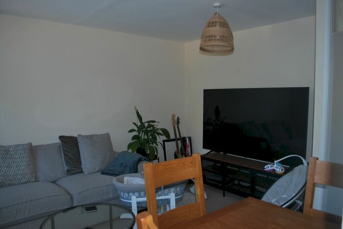 2 Bedroom Flat To Rent In The Drive, Farringdon, Exeter, EX5