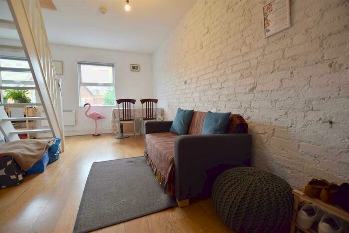 Flat To Rent In Dollis Road, Finchley, N3